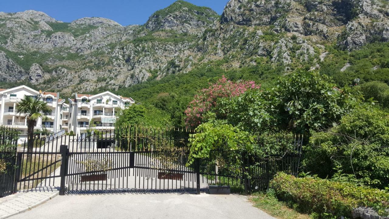 Roman Gardens Studio Apartment Рисан Экстерьер фото